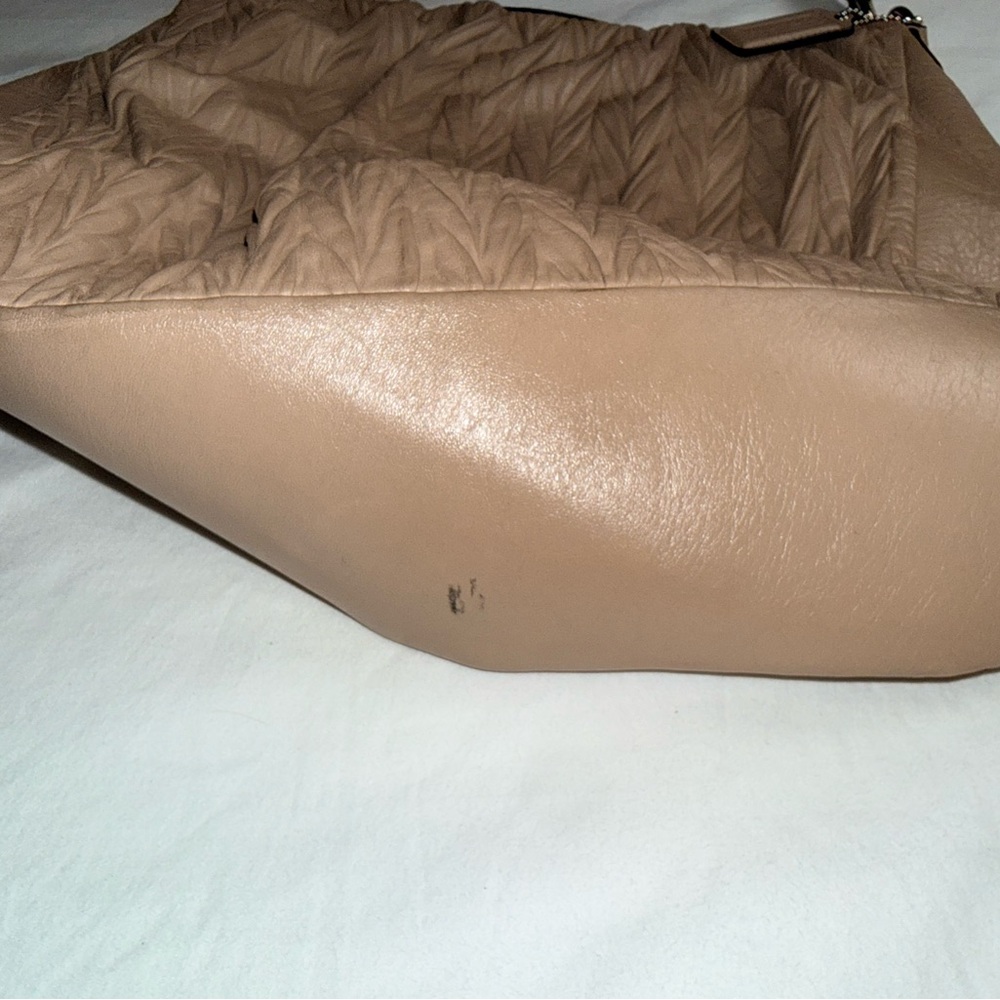 Elegant Tan Leather Shoulder Bag - Picture 3 of 7
